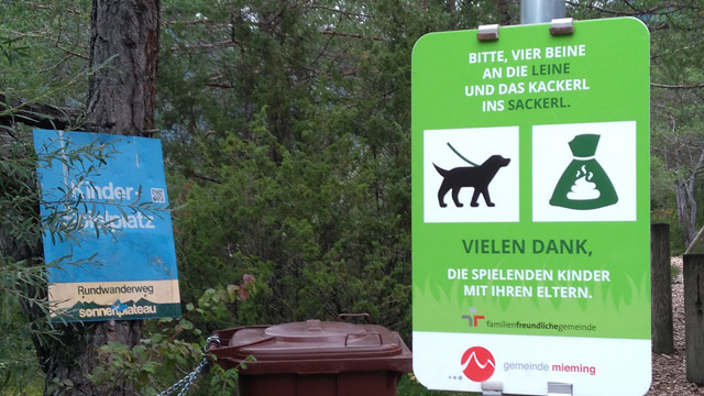 Hinweistafel Hunde am Spielplatz Leine - 